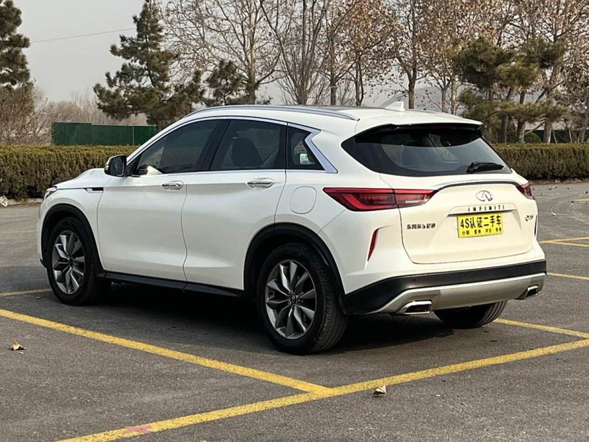 英菲尼迪 QX50  2020款 改款 2.0T 兩驅(qū)時(shí)尚版圖片