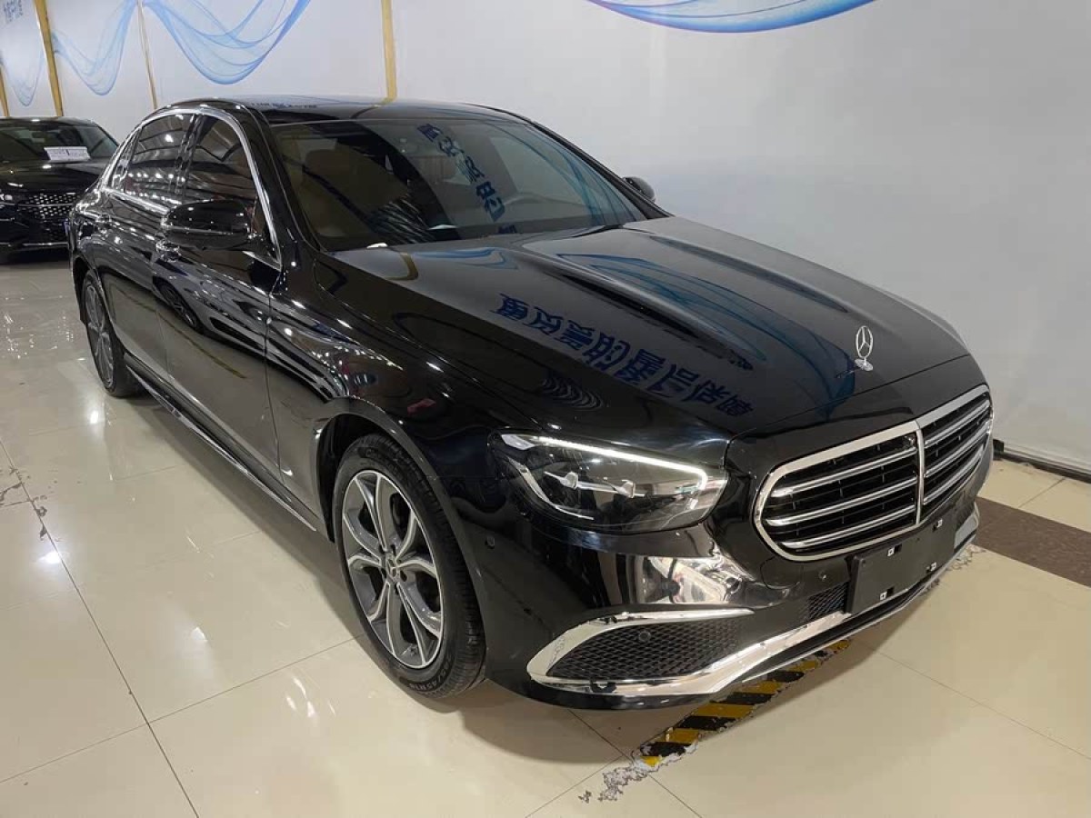 奔馳 奔馳E級  2022款 改款 E 300 L 時尚型圖片