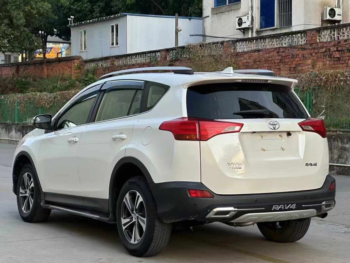 豐田 RAV4榮放  2015款 2.0L CVT四驅(qū)風(fēng)尚版圖片