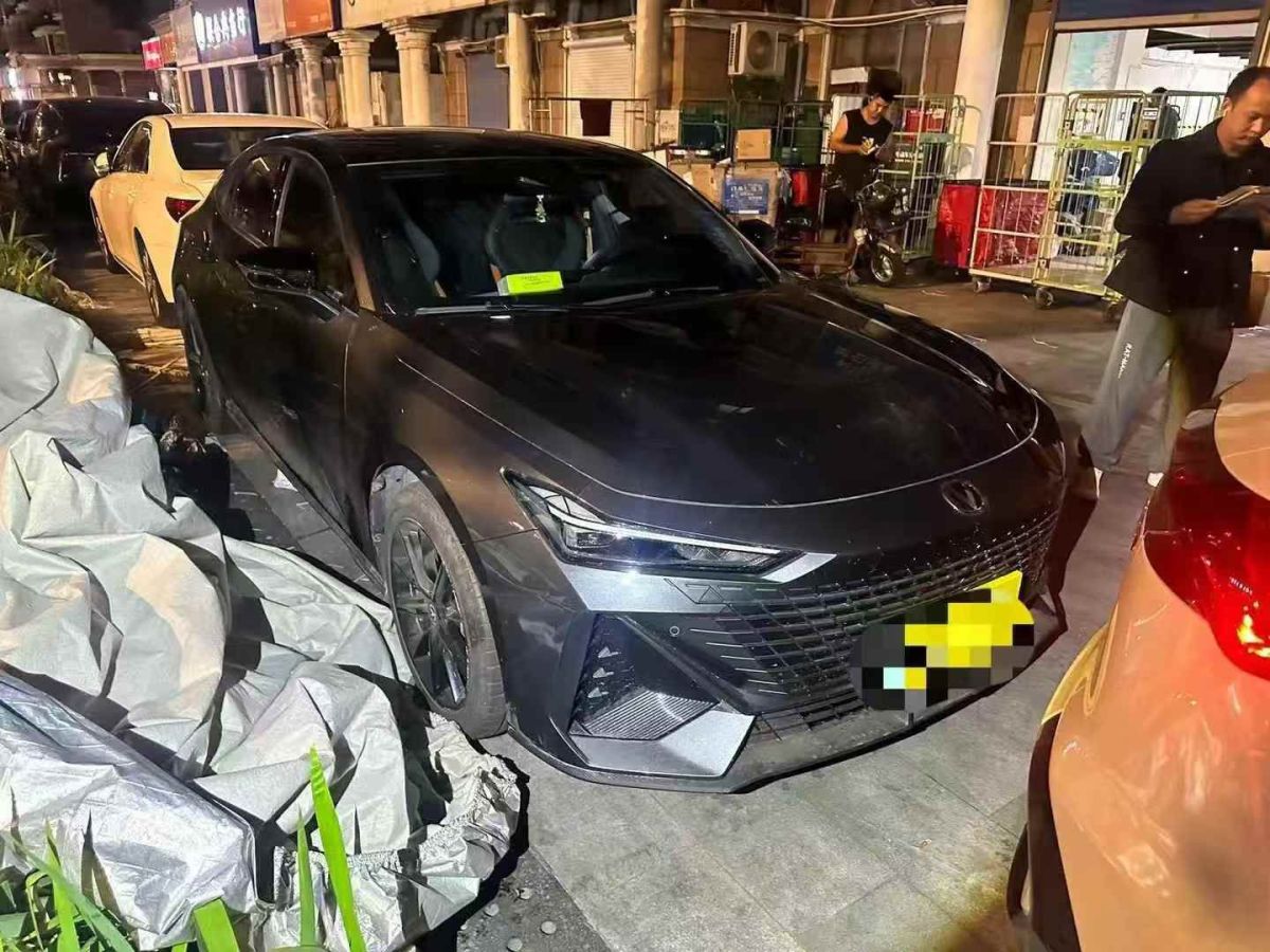 長安 長安UNI-V  2024款 1.5T 尊享型圖片