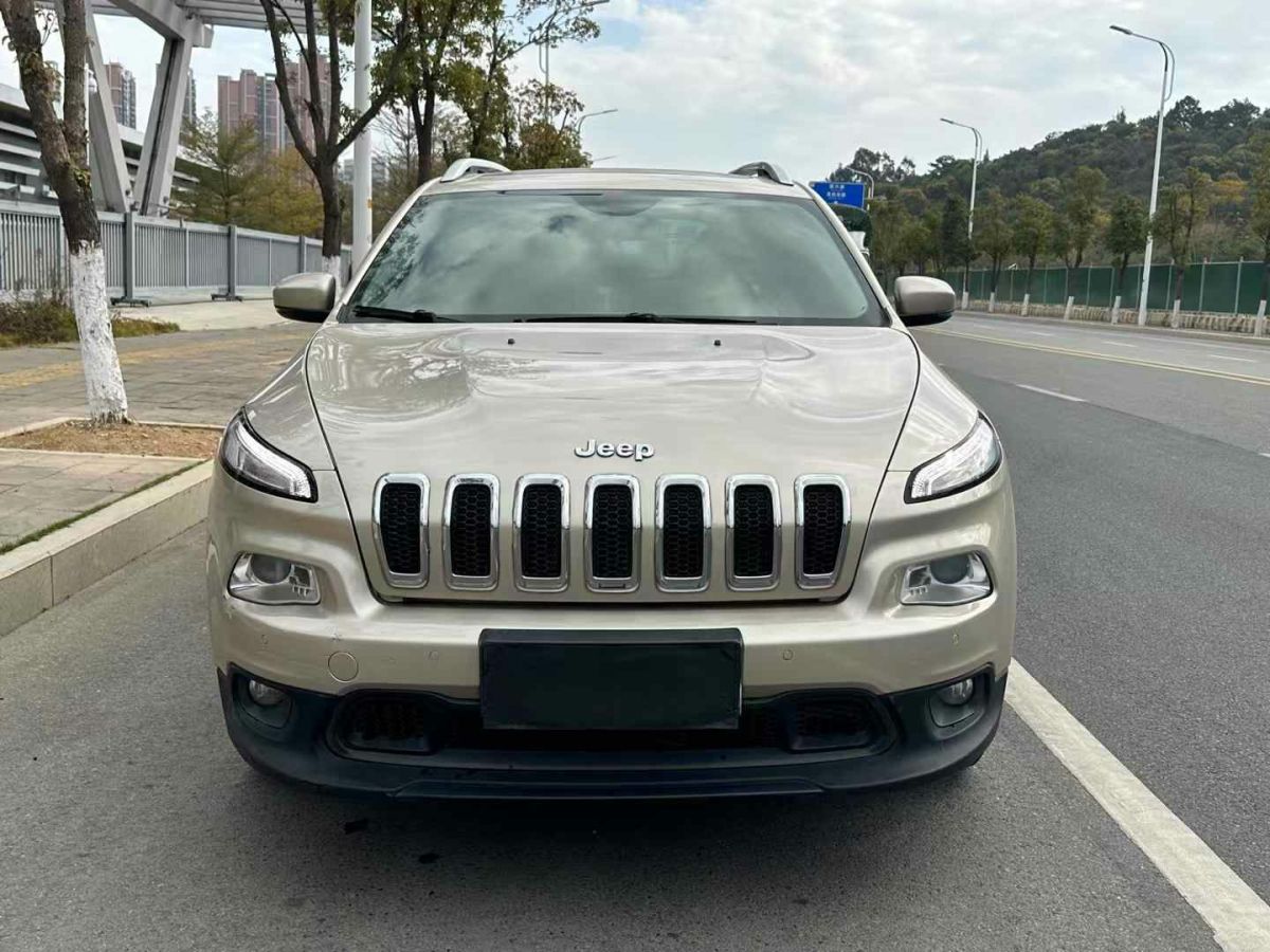 Jeep 自由光  2017款 2.0L 優(yōu)越版圖片