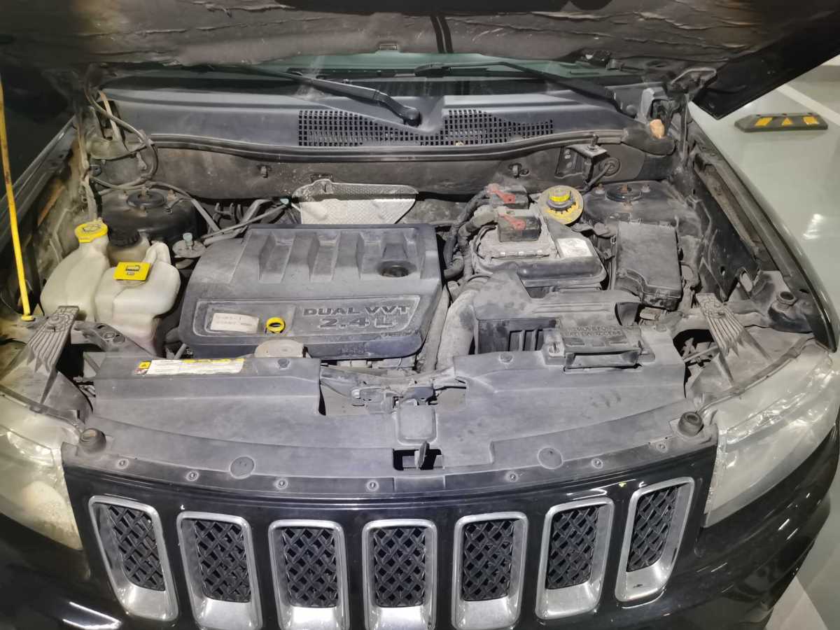 Jeep 指南者  2013款 2.4L 四驅(qū)運(yùn)動版圖片