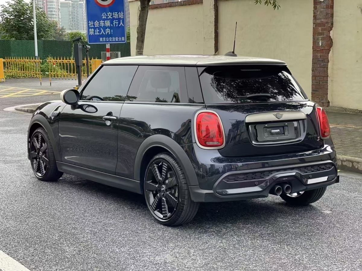 MINI MINI  2023款 改款 2.0T COOPER S 藝術(shù)家圖片