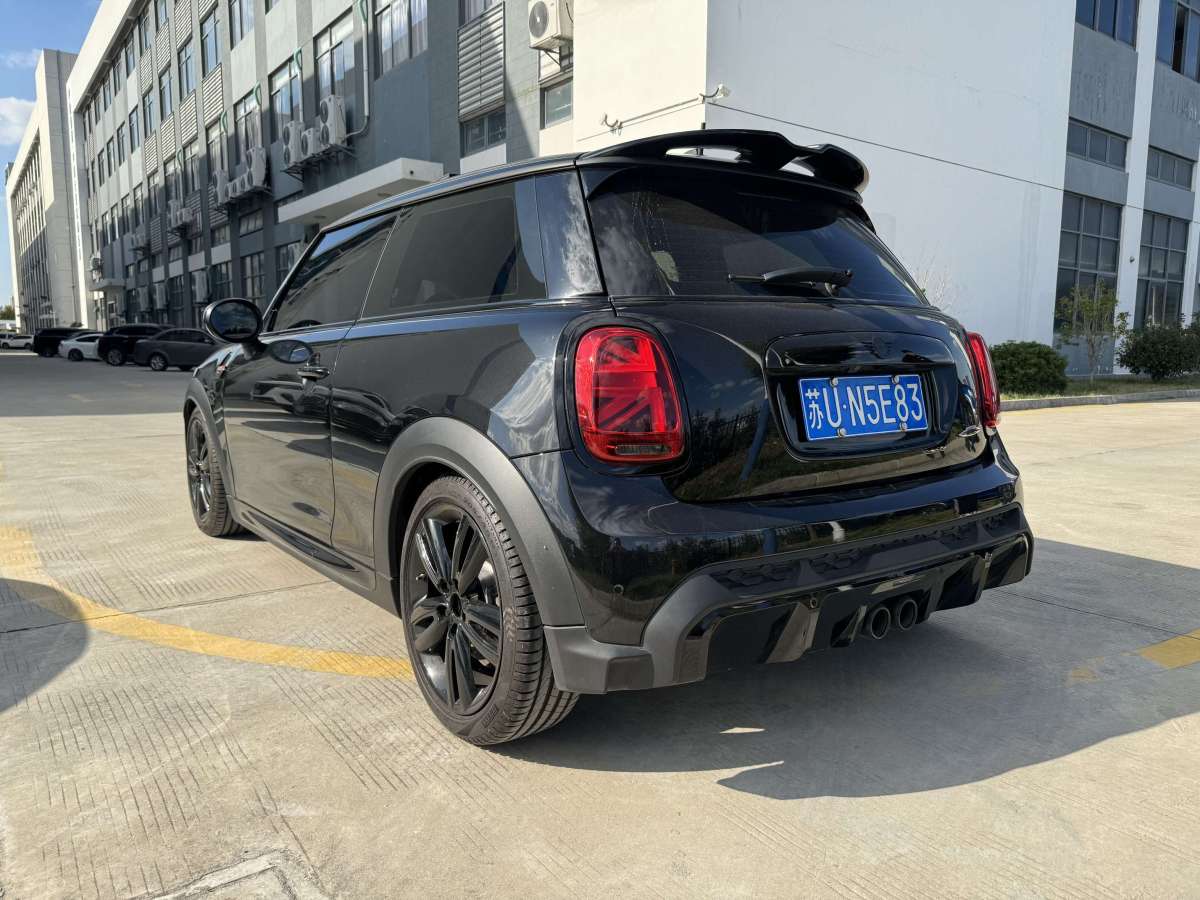 MINI MINI  2022款 2.0T COOPER S 黑標(biāo)特別版 五門版圖片