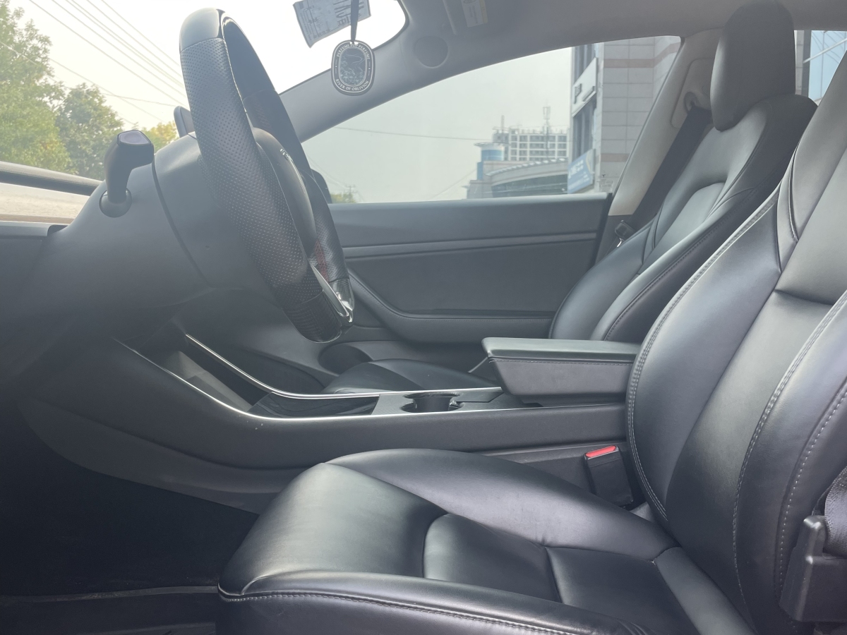 2020年10月特斯拉 Model 3  2019款 標(biāo)準(zhǔn)續(xù)航后驅(qū)升級版