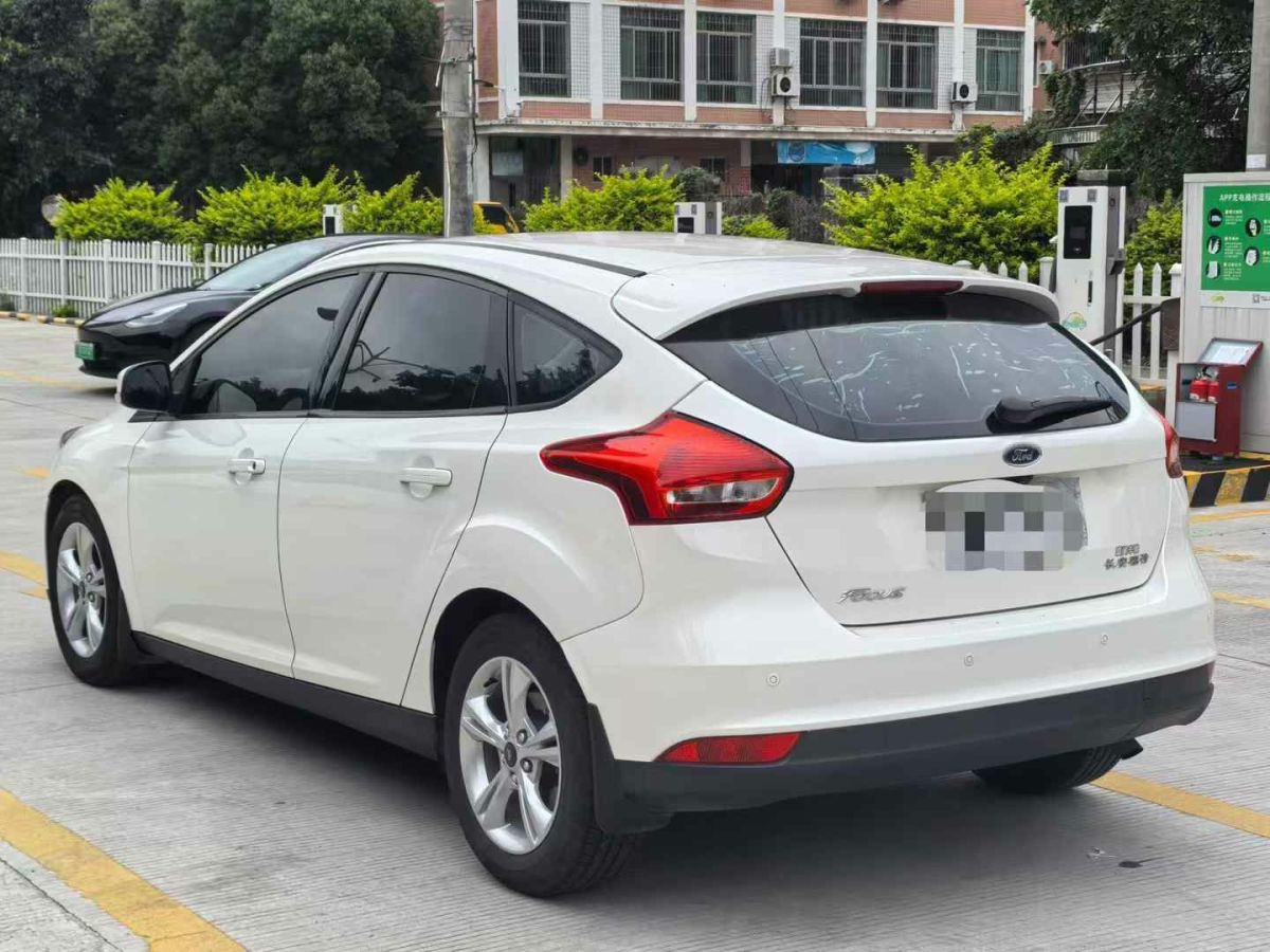 福特 ?？怂? 2017款 三廂 EcoBoost 180 自動(dòng)精英型圖片