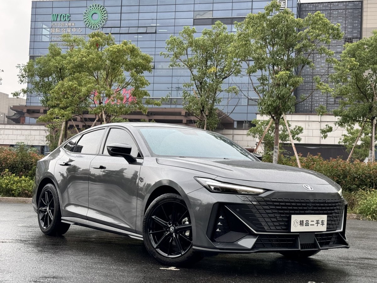 長安 長安UNI-V  2022款 1.5T 尊貴型圖片