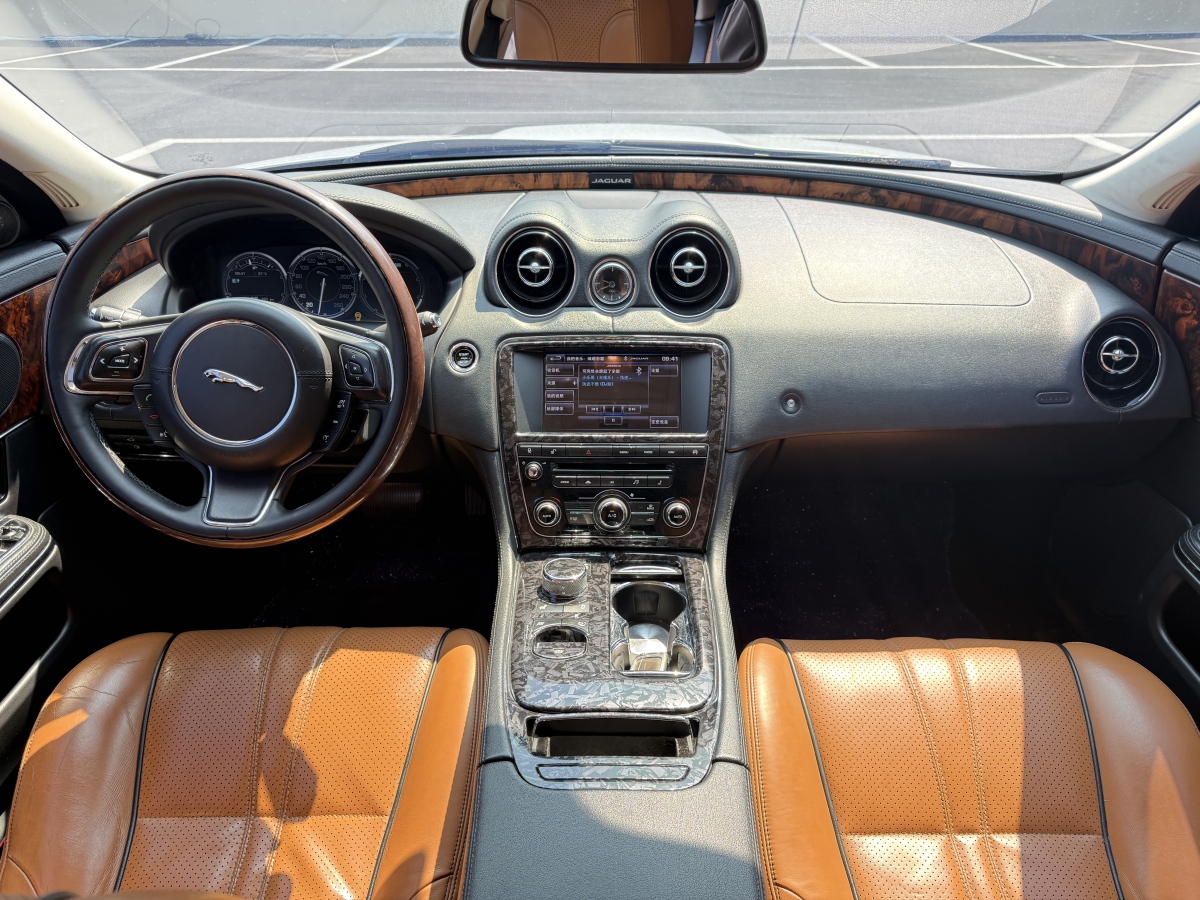 捷豹 XJ  2014款 XJL 3.0 SC 四驅(qū)尊享商務(wù)版圖片