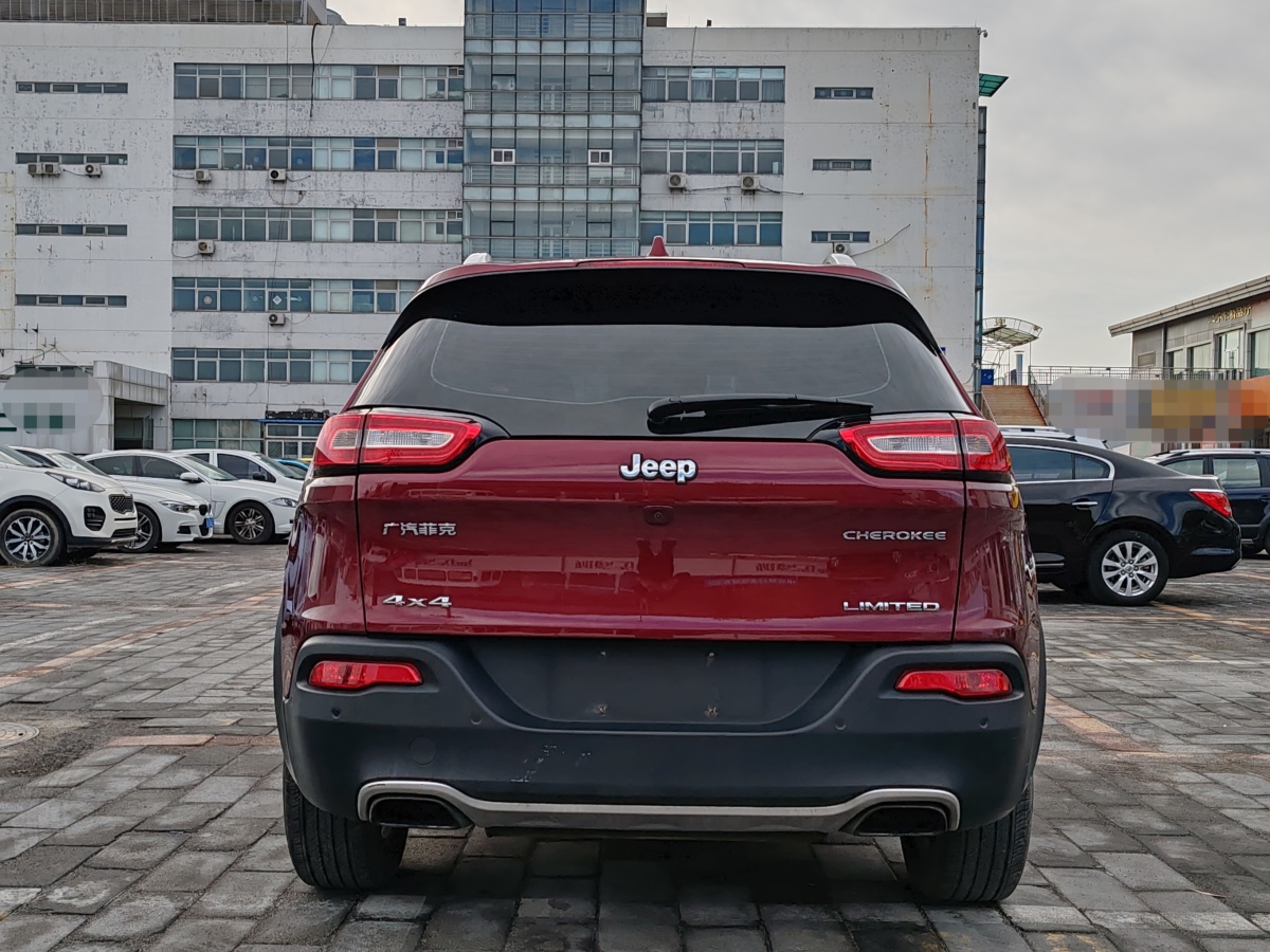 Jeep 自由光  2016款 2.4L 優(yōu)越版圖片