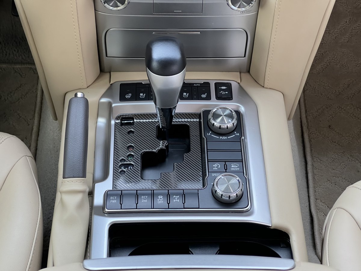 2018年4月丰田 兰德酷路泽  2018款 5.7L VX-R 12气 底升(中东版)
