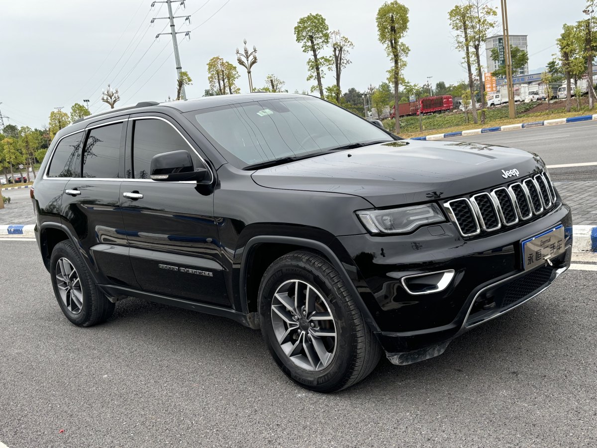 Jeep 大切諾基  2020款 3.0L 專業(yè)導(dǎo)航版圖片