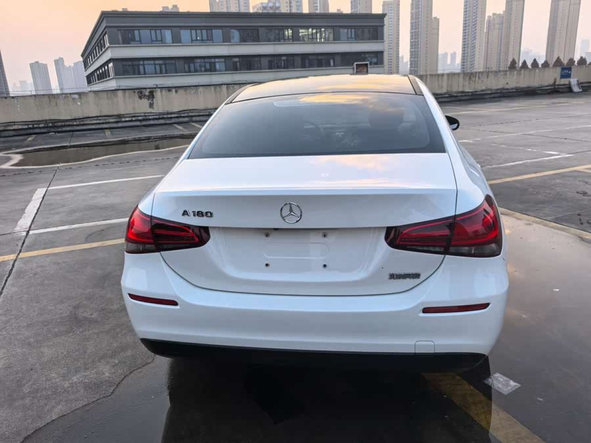 奔馳 奔馳A級(jí)  2019款  改款 A 180 L圖片
