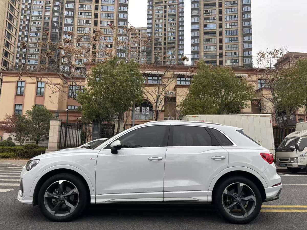 奧迪 奧迪Q3  2020款 35 TFSI 進(jìn)取動(dòng)感型圖片