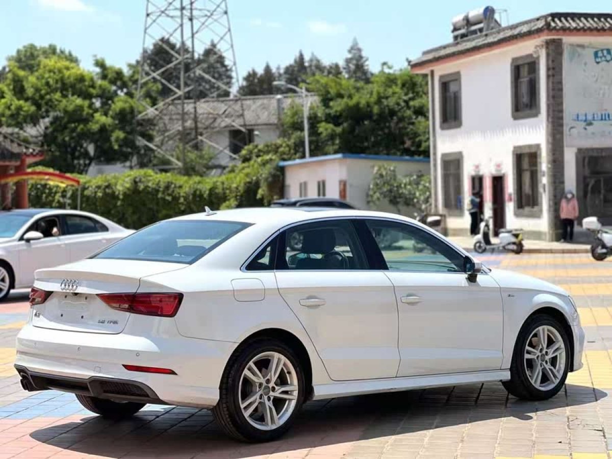 奧迪 奧迪A3  2018款 30周年年型 Limousine 35 TFSI 時(shí)尚型圖片