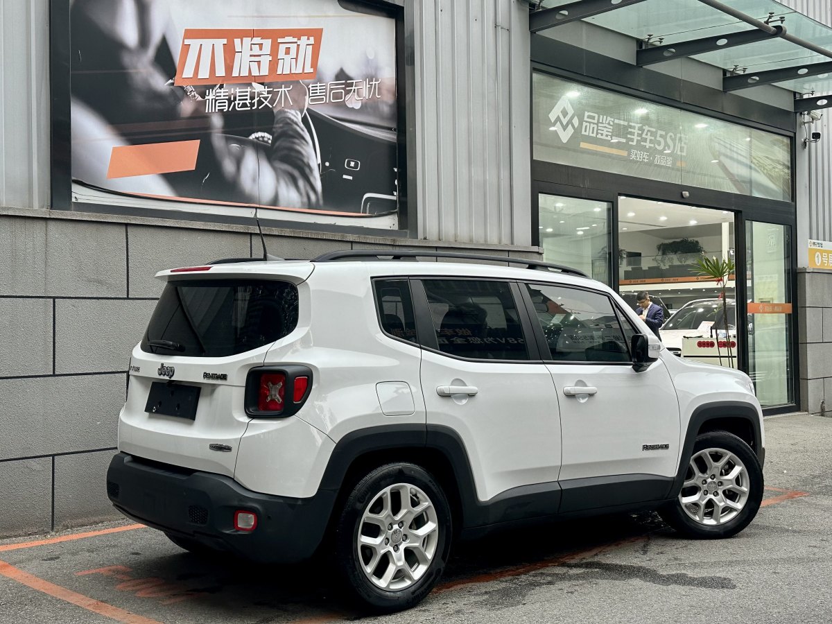 Jeep 自由俠  2018款 互聯(lián)大屏版 180TS 自動(dòng)高能版圖片