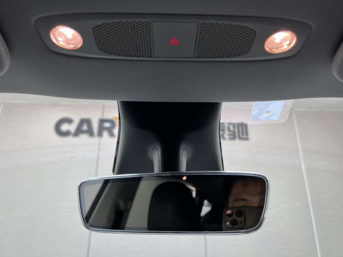 特斯拉 Model Y  2021款 標(biāo)準(zhǔn)續(xù)航后驅(qū)版圖片