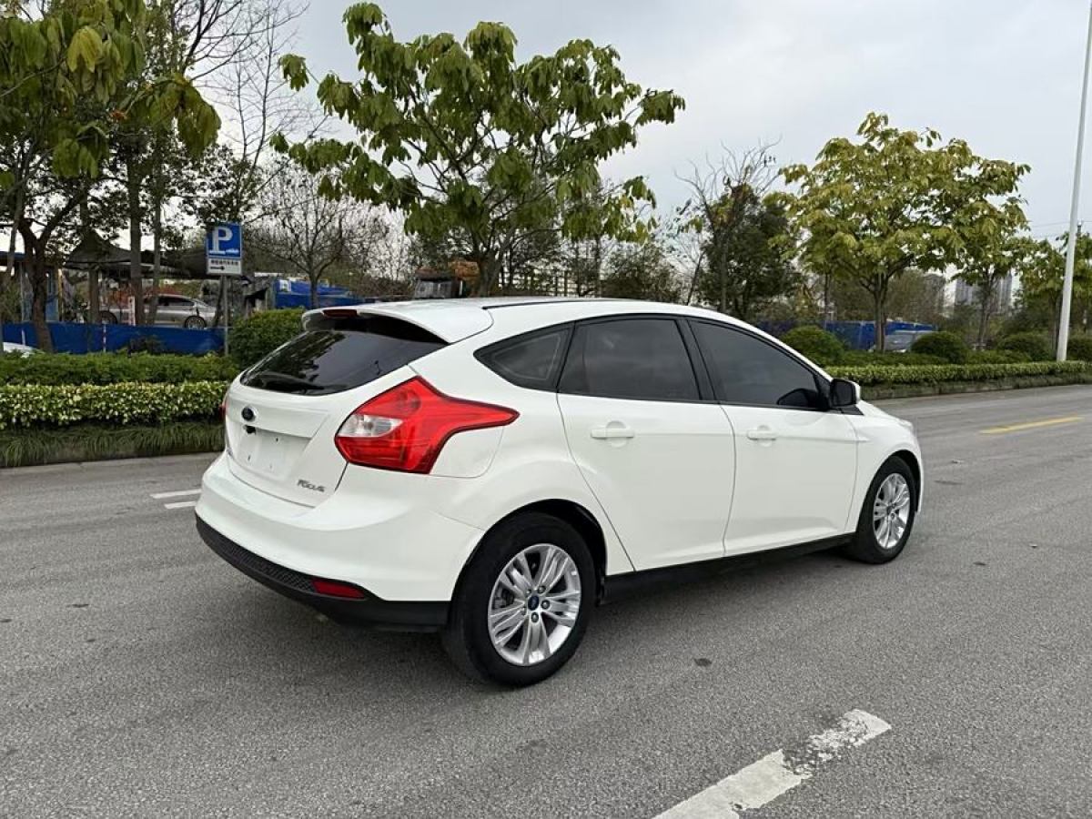 福特 ?？怂? 2012款 兩廂 1.6L 自動舒適型圖片