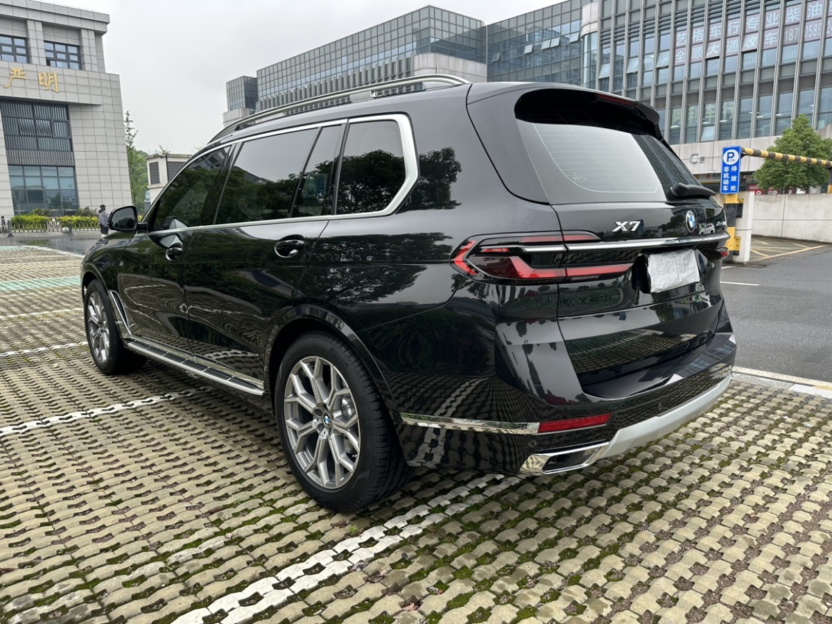 寶馬 寶馬X7  2024款 xDrive40i 領(lǐng)先型豪華套裝圖片