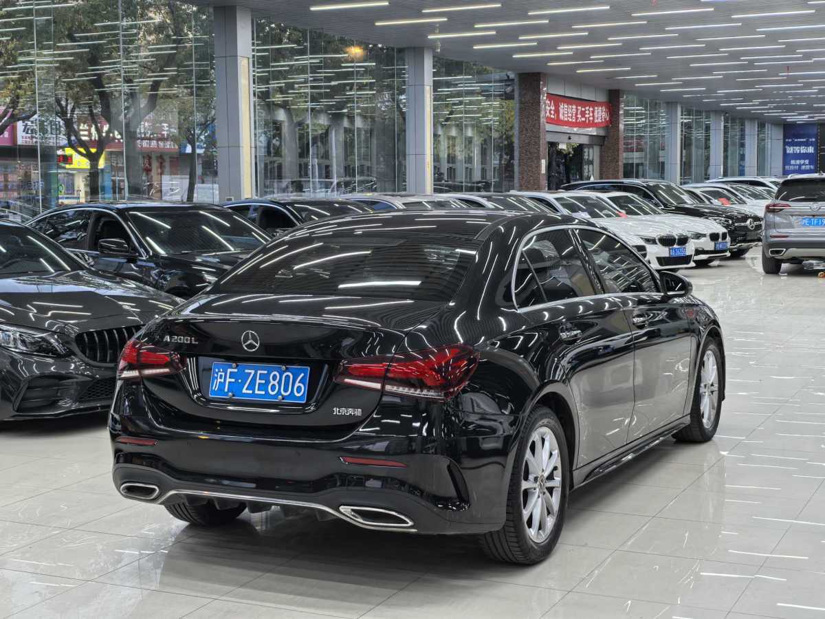 奔馳 奔馳A級  2020款 改款 A 200 L 運動轎車動感型圖片
