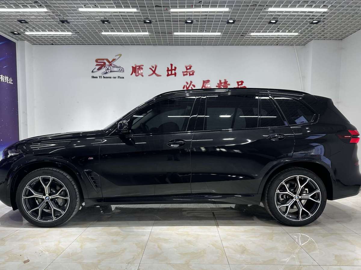 宝马 宝马X5  2023款 xDrive 30Li 尊享型M运动曜夜套装图片