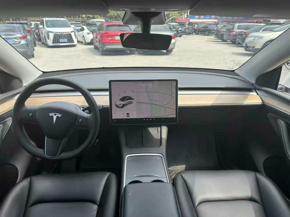 特斯拉 Model Y  2021款 標(biāo)準(zhǔn)續(xù)航后驅(qū)版圖片