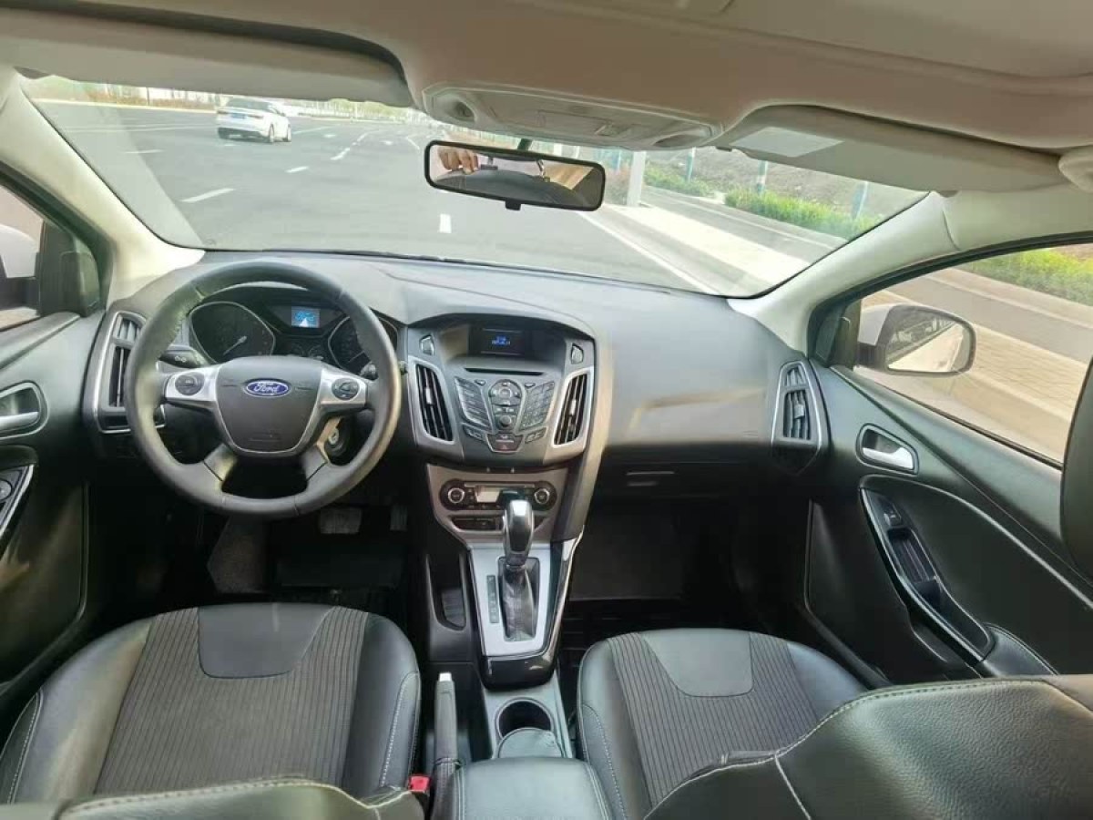 福特 ?？怂? 2012款 兩廂 1.6L 自動風尚型圖片