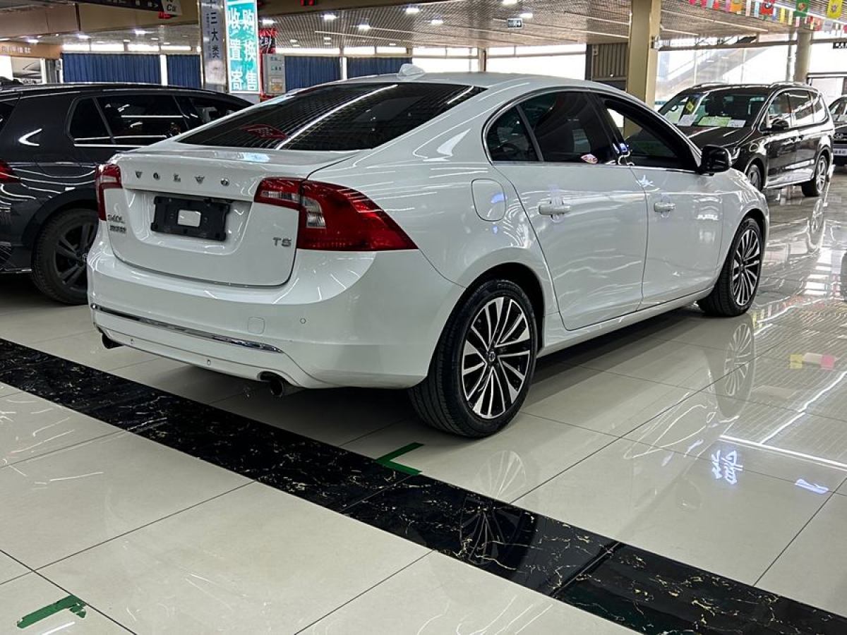 沃爾沃 S60  1448款 2.0T T5智尊版圖片