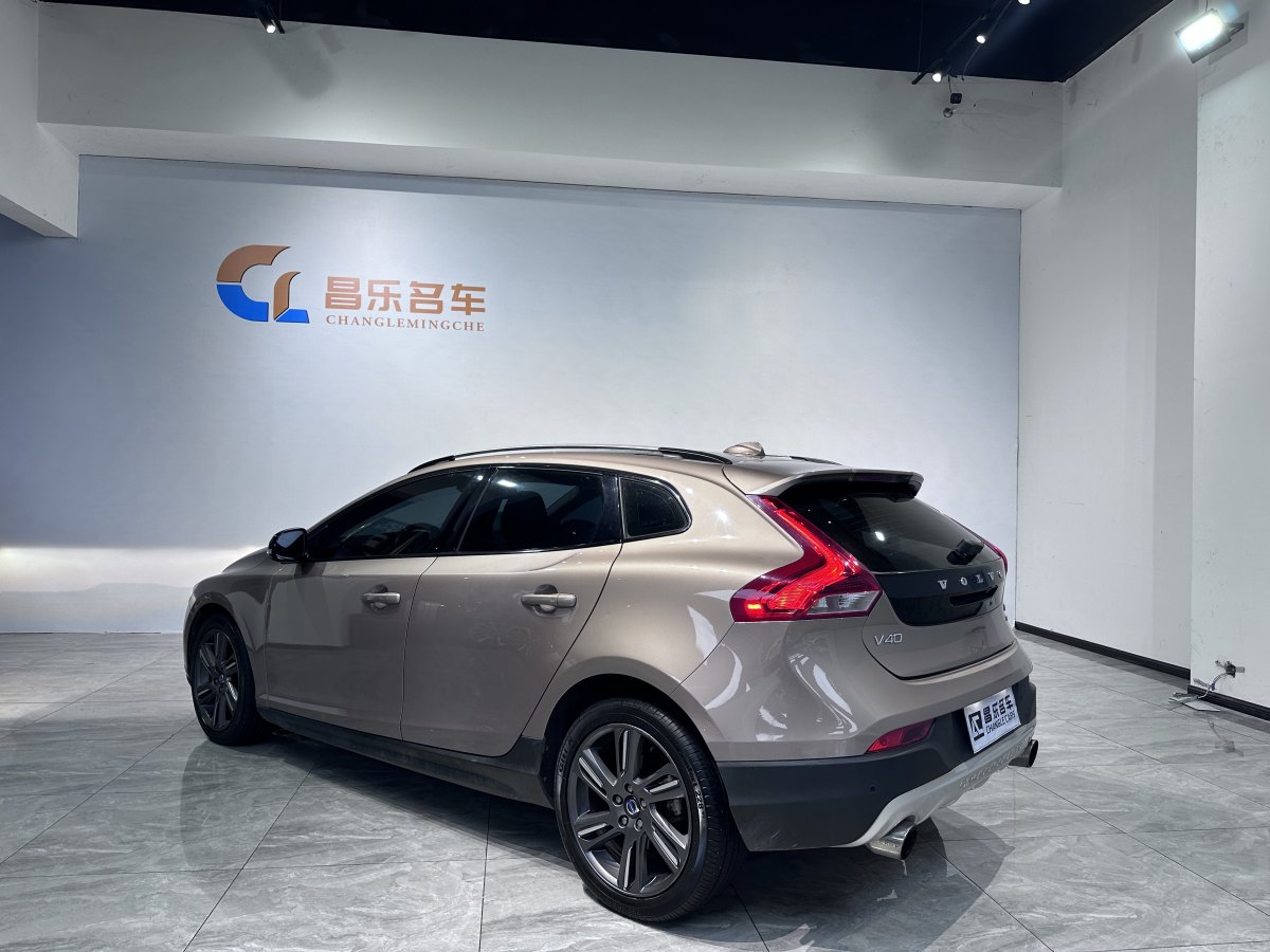 沃爾沃 V40  2014款 Cross Country T5 AWD 智尊版圖片