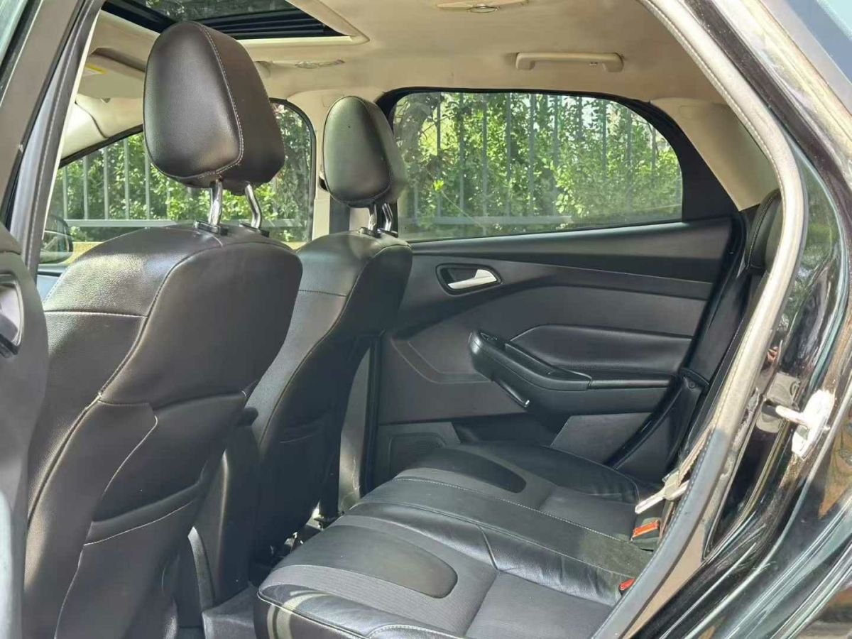 福特 ?？怂? 2014款 兩廂經(jīng)典 1.8L 自動(dòng)酷白典藏版圖片