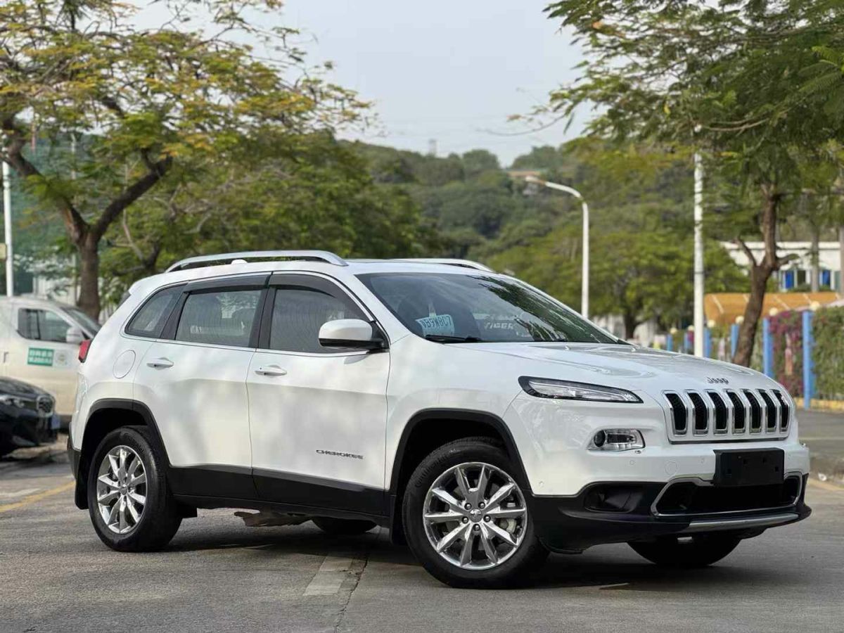 Jeep 自由光  2017款 2.0L 優(yōu)越版圖片