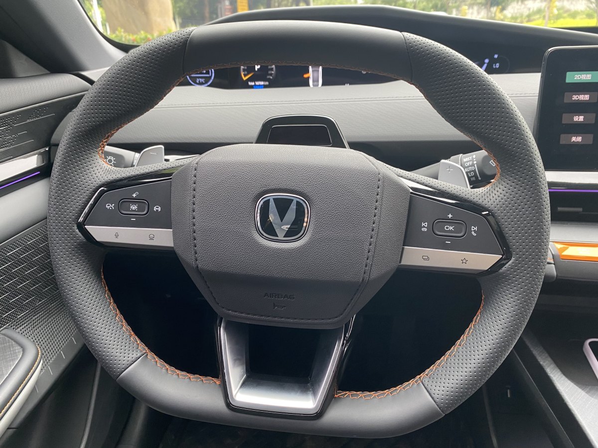 長安 長安UNI-V  2023款 1.5T 尊貴型圖片