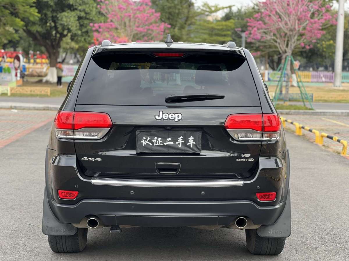 Jeep 大切諾基  2015款 3.0L 舒享導(dǎo)航版圖片