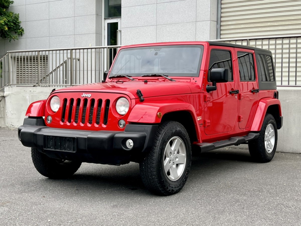 2015年12月Jeep 牧馬人  2015款 2.8TD Sahara 四門舒享版