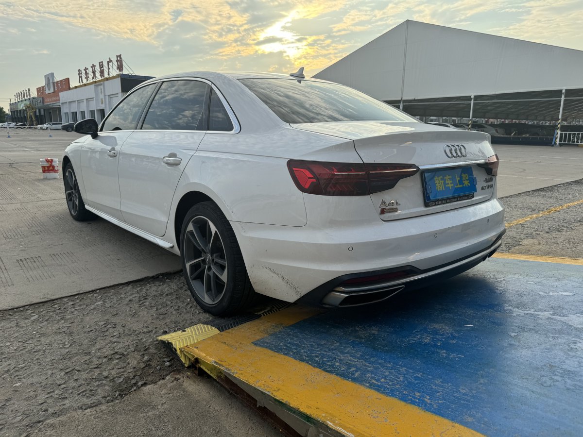 奧迪 奧迪A4L  2022款 40 TFSI 豪華動感型圖片