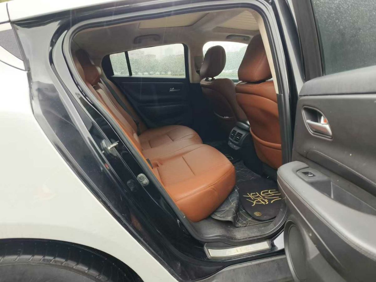 謳歌 ZDX 圖片