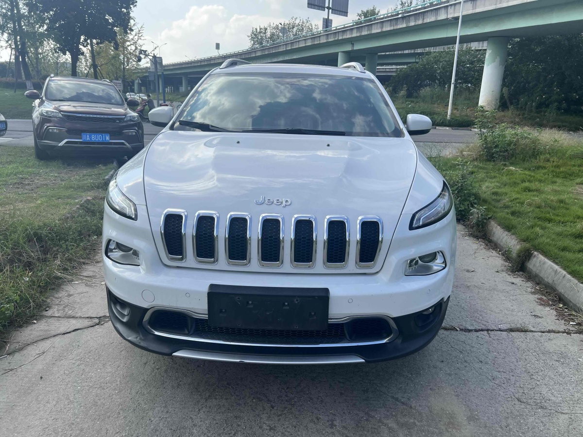 Jeep 自由光  2016款 2.4L 專業(yè)版圖片