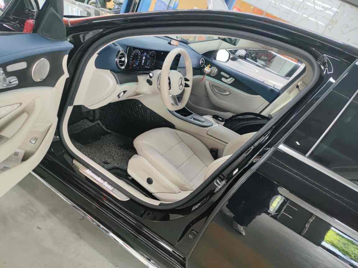 奔馳 奔馳E級  2023款 改款 E 300 L 運動豪華型圖片
