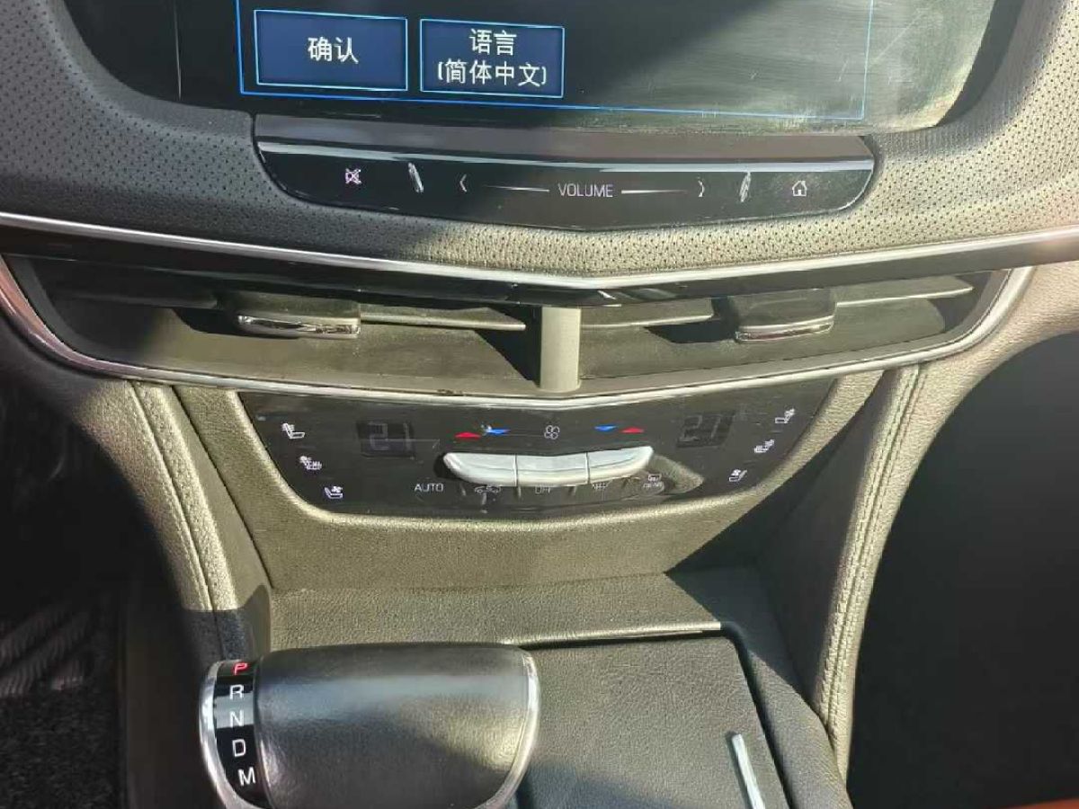 凱迪拉克 CT6  2016款 28T 領(lǐng)先型圖片