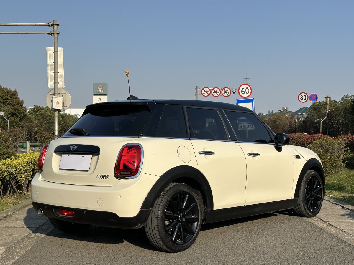 MINI MINI  2020款 1.5T COOPER 藝術(shù)家 五門版圖片