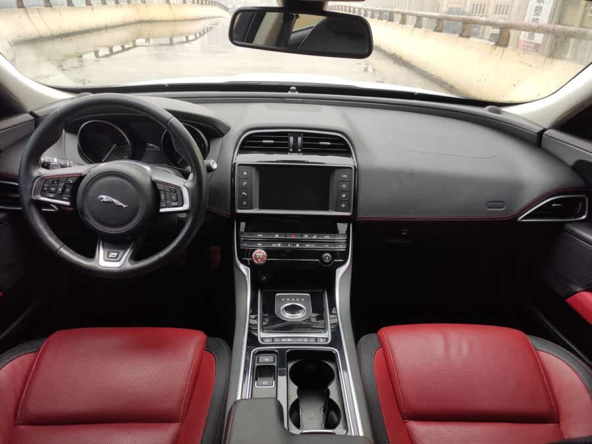 捷豹 XE  2018款 2.0T 200PS 兩驅(qū)R-Sport運動版圖片