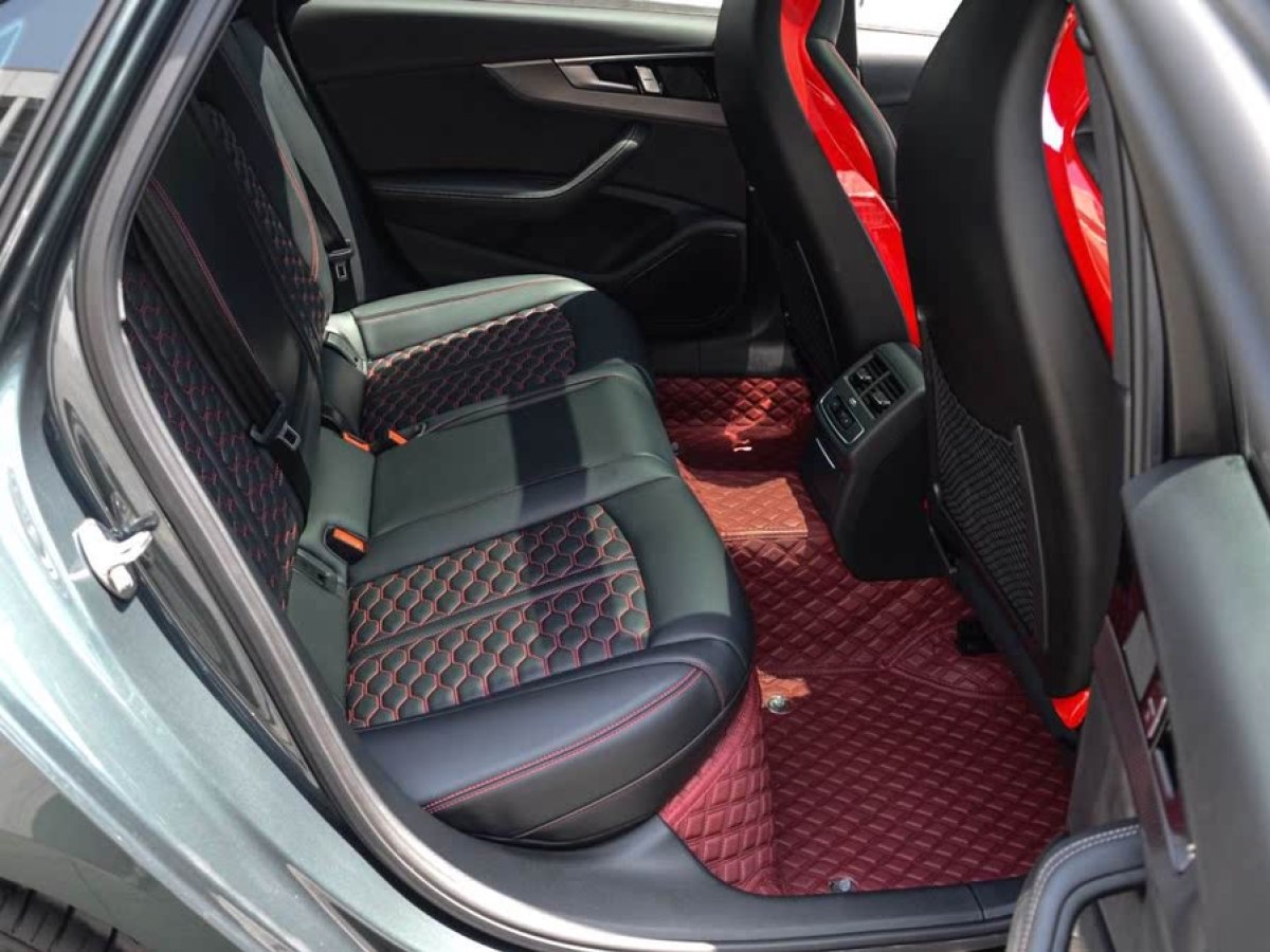 奧迪 奧迪A4L  2024款 40 TFSI quattro RS套件燃速型圖片