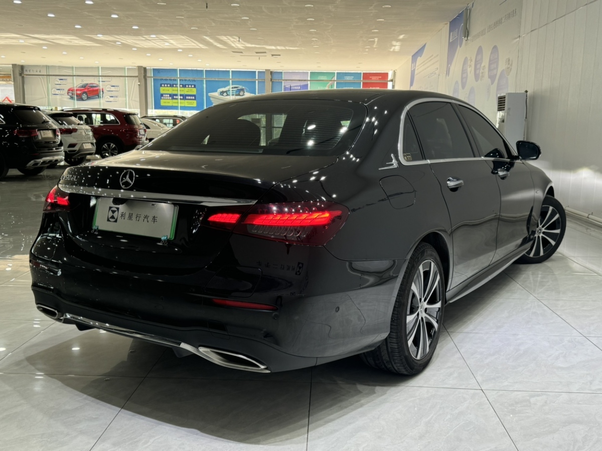 奔馳 奔馳E級(jí)新能源  2021款 E 350 e L 插電式混合動(dòng)力運(yùn)動(dòng)轎車圖片