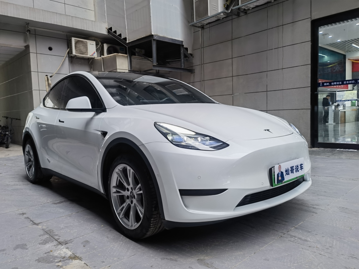 特斯拉 Model 3  2022款 后輪驅(qū)動版圖片