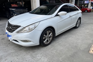 索納塔 現(xiàn)代 2.0L 自動(dòng)豪華版