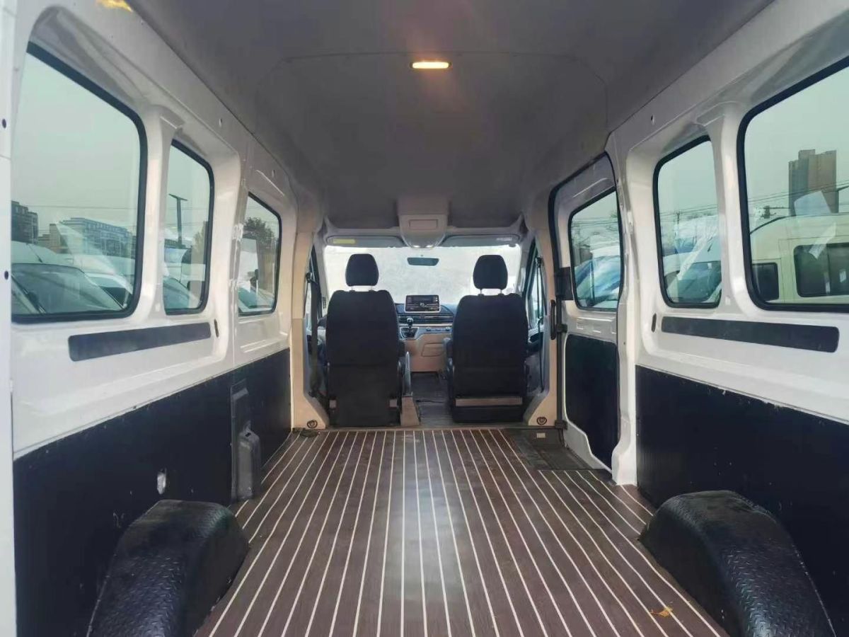 奔馳 V級(jí)  2022款 V 260 L 長軸距尊貴版圖片