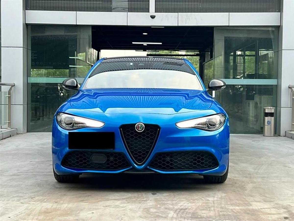 阿爾法·羅密歐 Giulia  2022款 2.0T 280HP Veloce 賽道版圖片