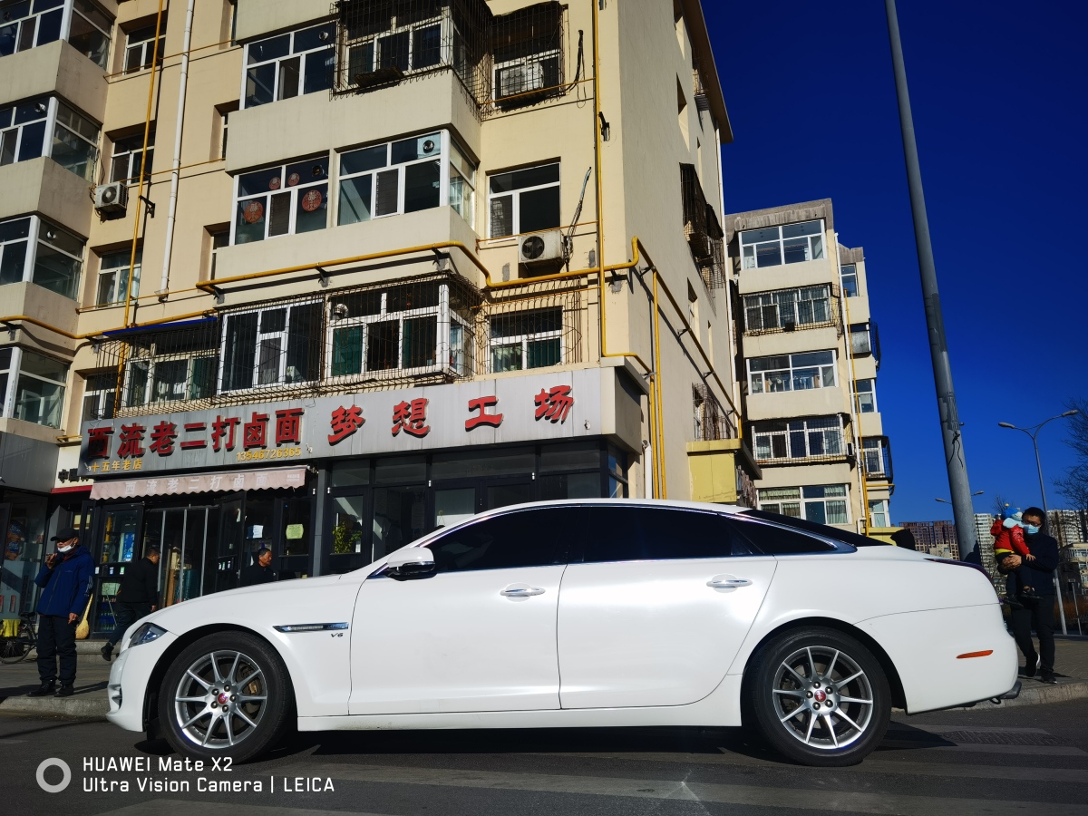 捷豹 XJ  2015款 XJL 2.0T 兩驅(qū)全景商務(wù)版圖片