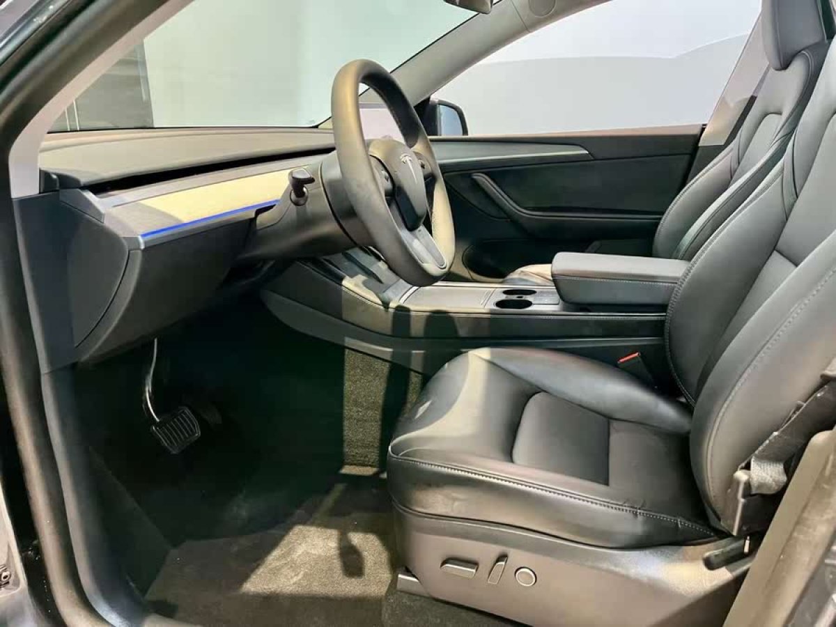 特斯拉 Model Y  2024款 后輪驅(qū)動(dòng)版圖片