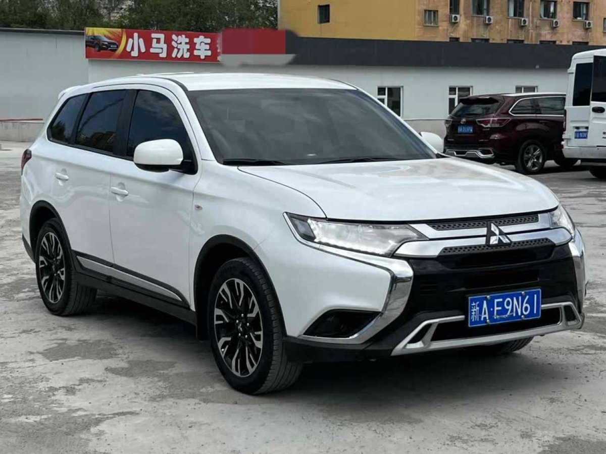 三菱 歐藍(lán)德  2021款 改款 2.0L 兩驅(qū)暢行版 5座圖片
