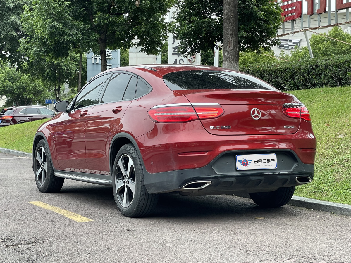 2019年4月奔馳 奔馳GLC  2023款 GLC 300 4MATIC 轎跑SUV